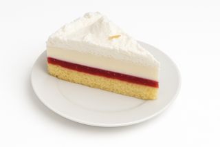 Ciasto z bezą i malinami