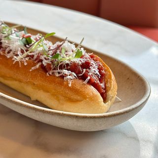 Roll De Steak Tartar Y Parmesano Reggiano