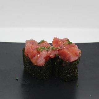 gunkan de atún picante (2 uds.)