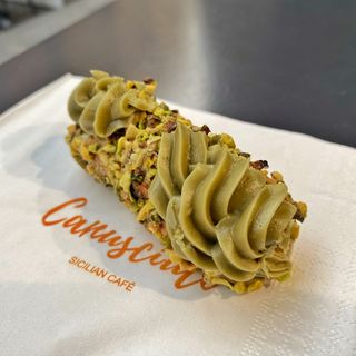 Cannolicchio con ganache al pistacchio