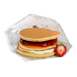 Trio pancakes cu ciocolată albă și dulceață de căpșune
