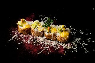 85. Uramaki Mango Queso (8 Pzs.)