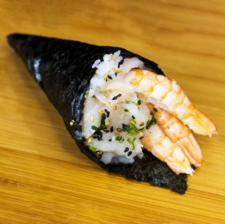 TEMAKI DE LUBINA Y GAMBAS /1 UD