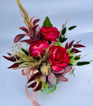 Aranjament rosu flori artificiale in vas ceramic