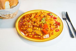 Piept de pui cu ananas in sos marinat cu legume