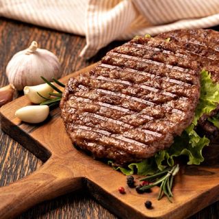 Сръбска плескавица с бекон и кашкавал (450г)