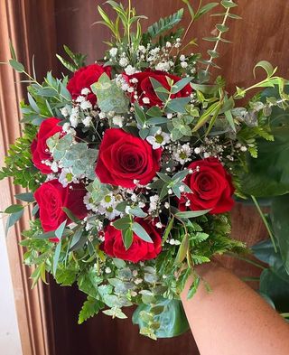Bouquet Clássico de 7 Rosas Vermelhas