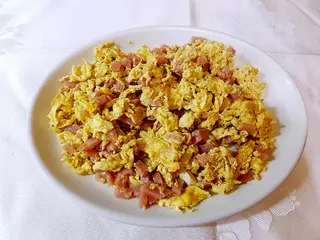 Huevos Revueltos con Jamon