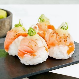 326.temari scottato salmone(2pz)手鞠喷火三文鱼