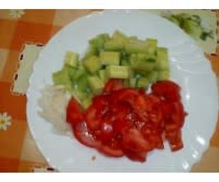 9. Салата от домати и краставици (300г)