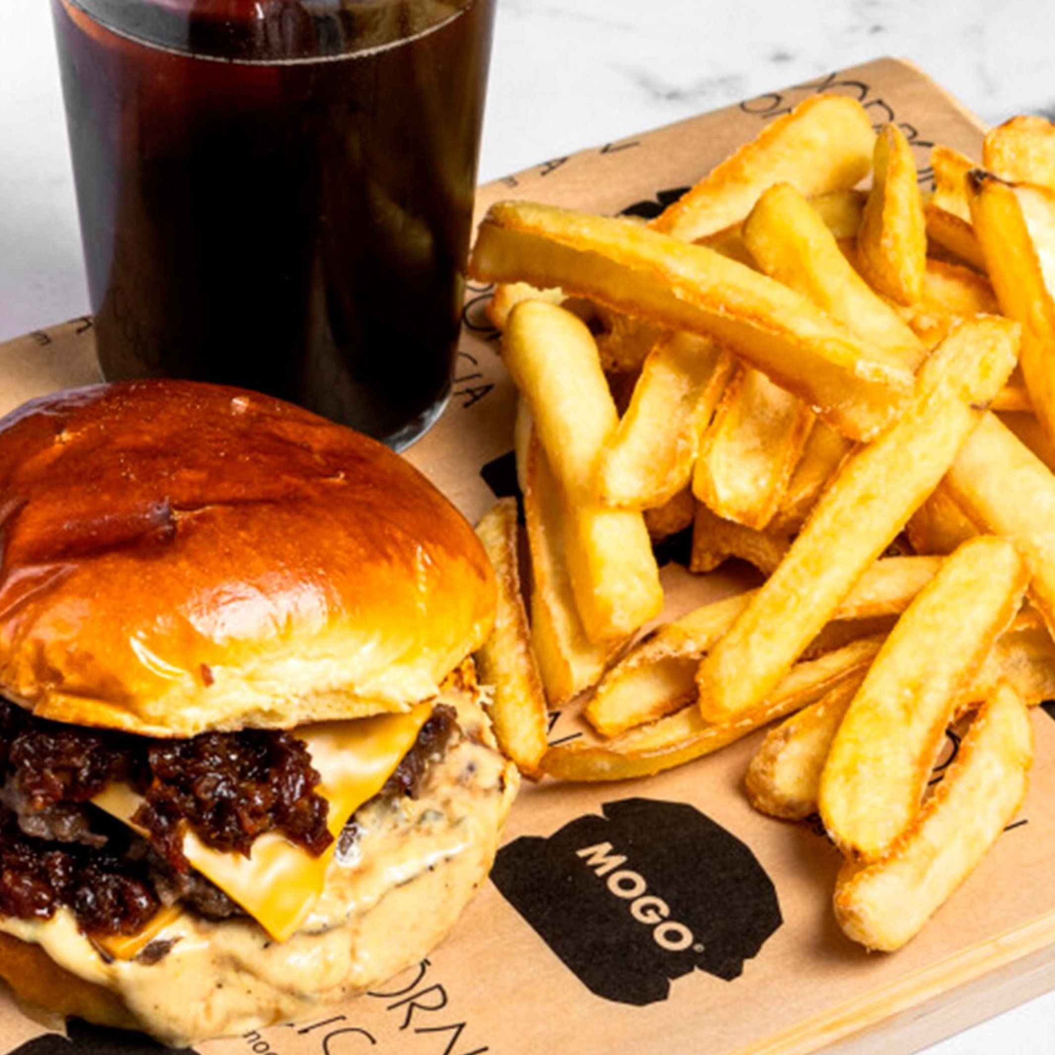 Combo Burger, patatas y bebida