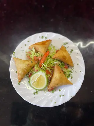 Beef Samosas 4 Pcs