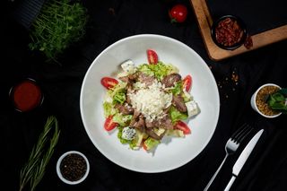 Salată caldă cu muschi de vită