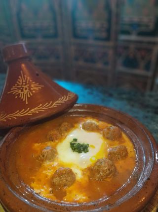 Tajine De Kefta À La Tomate, Et Œufs