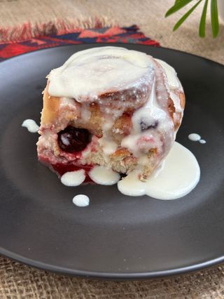 Cinnabon z wiśniami