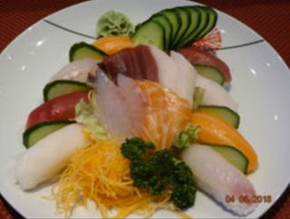 82A.- Surtido Sashimi Y Nigiris (12 Uds.)