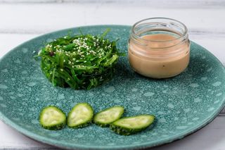 Водорості Чука з горіховим соусом (100/50 г)
