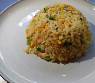 Riso saltato con le verdure