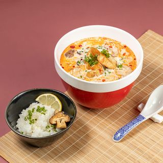 ტომი ამი ქათმით