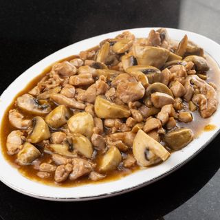 90. Pollo Con Champiñones