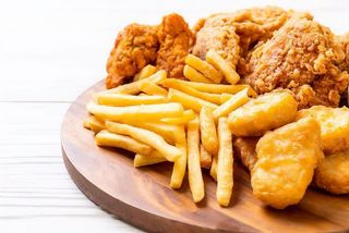 Pollo (9 uds.) + refresco (2 uds.) + patatas fritas