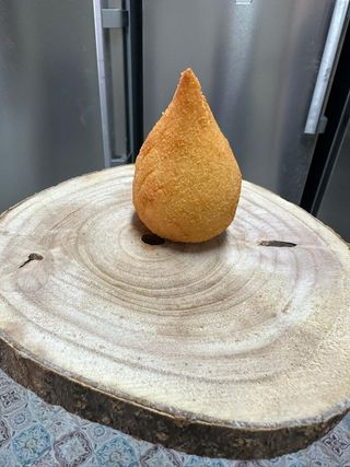 Coxinha Grande Frango com Catupiry