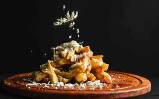 Пържени картофки със сирене