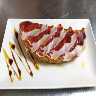 Tostas De Jamón Serrano