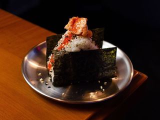 Онігірі курка кім-чі (115g)