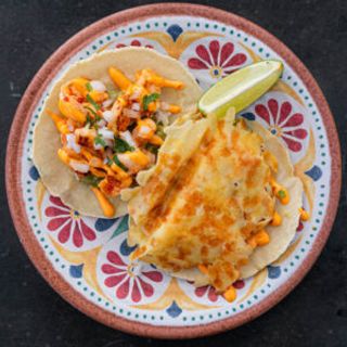 Takos De Camarón A La Concha Con Costra De Queso (2 Uds.)