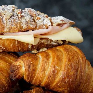 Cruasán De Queso Amarillo