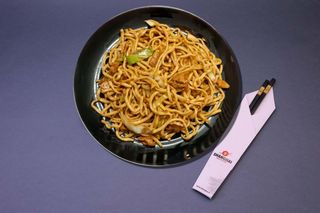 804. Nudle sa svinjetinom i povrćem