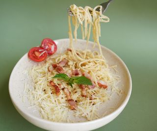 პასტა კარბონარა ნაღებით