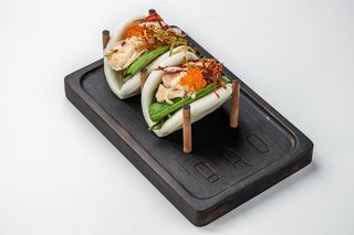 БУЛОЧКИ БАО З ЛОБСТЕРОМ ТА ЧЕРВОНОЮ ІКРОЮ (250г)