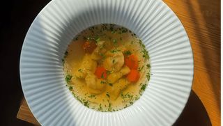 DOMOWY ROSÓŁ Z PIEROŻKAMI