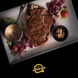 Tagliata di Manzo con Rucola, Grana e Pomodorini