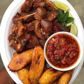 Peppered kpomo and plantain