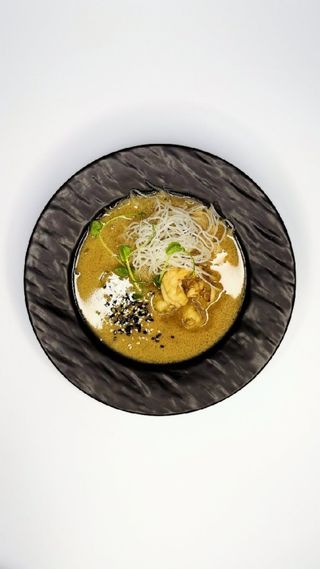 Тайський суп з куркою та креветкою