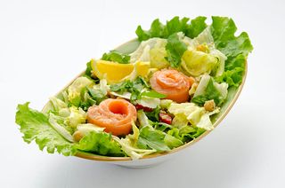 კინოას სალათი ორაგულით