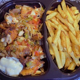 Rôti de poulet avec frites de pomme 