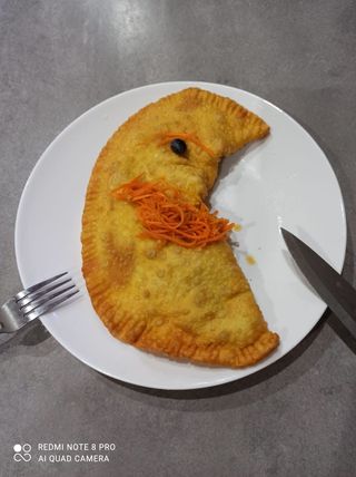 Czeburek z mozzarellą i mięsem wieprzowym