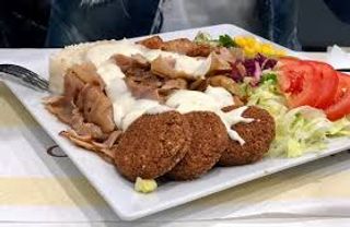Piatto kebap e falafel