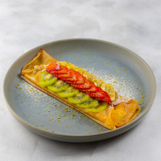 Креп со свежими фруктами, ягодами и апельсиновым кремом (180 гр.)