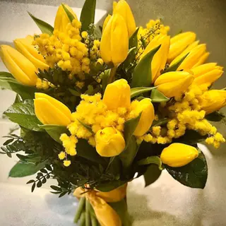 BOUQUET DI 30 TULIPANI E MIMOSA