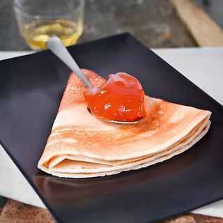 Palačinka sa džemom od kajsije