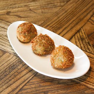 Croqueta De Queso Azul, Nueces De California Y Espinacas (2 Ud.)