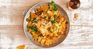 Nachos con cheddar fuso