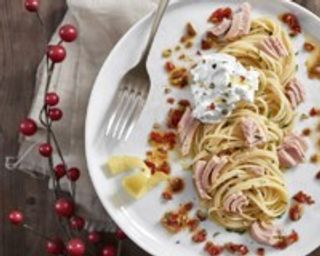 Spaghetti aglio, olio e peperoncino con stracciatella e tartare