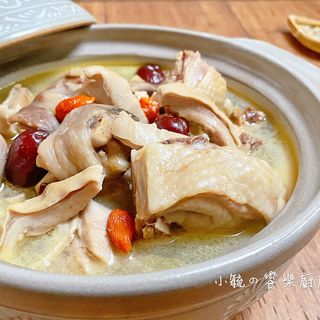 Zuppa di pollo con stomaco di maiale