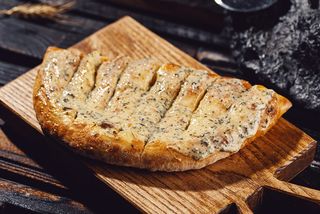 პური ნივრის სოუსით